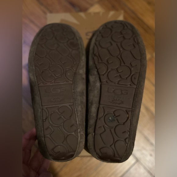 UGG moccasin shoes - Picture 4 of 6